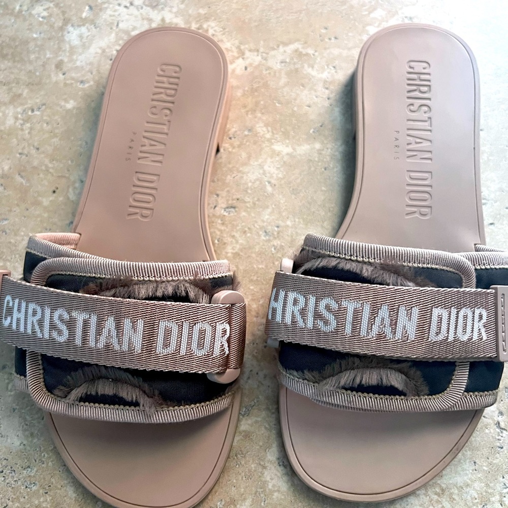 DIOR REVOLUTION SLIDE size 5 BEIGE